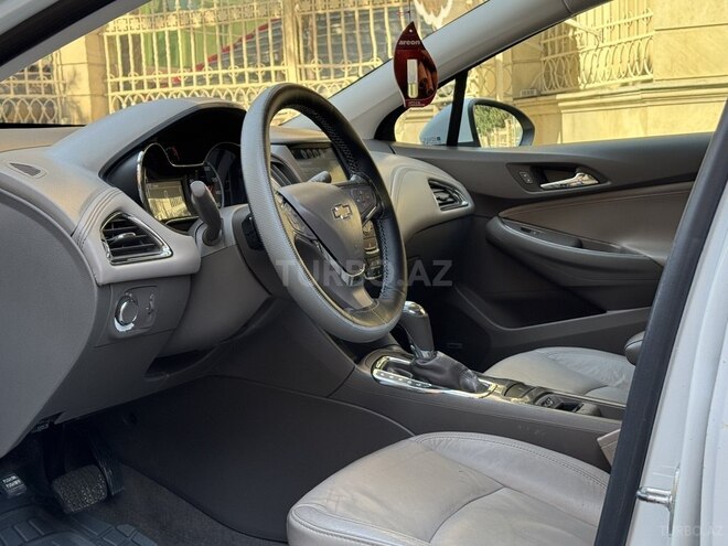 Chevrolet Cruze-19