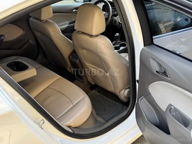 Chevrolet Cruze-12