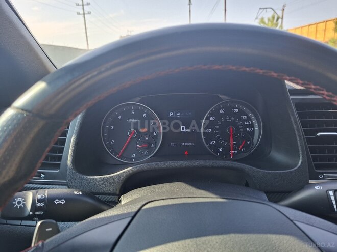 Hyundai Elantra-13