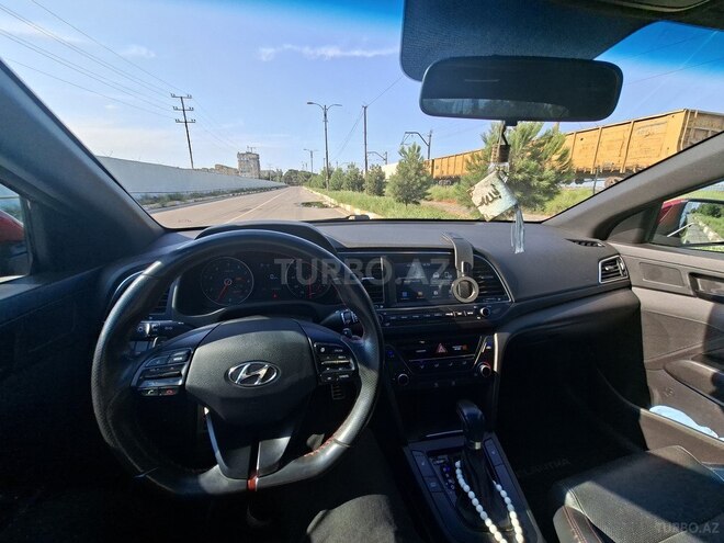 Hyundai Elantra-15
