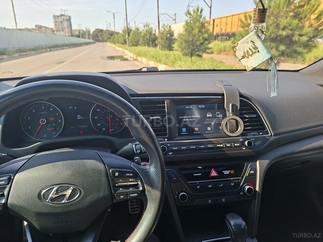Hyundai Elantra-14