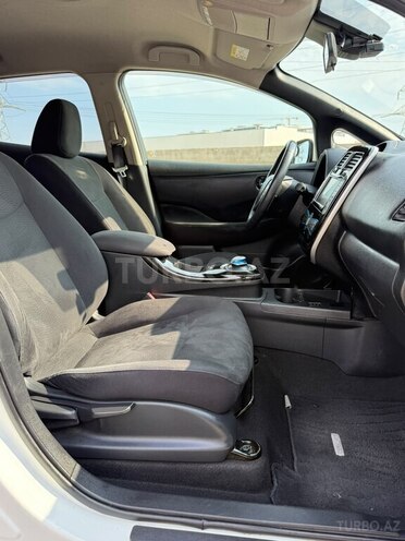 Nissan Leaf-13