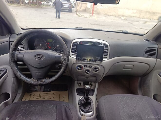Hyundai Accent-6