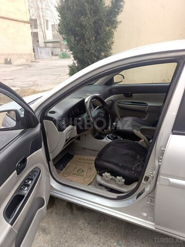 Hyundai Accent-7