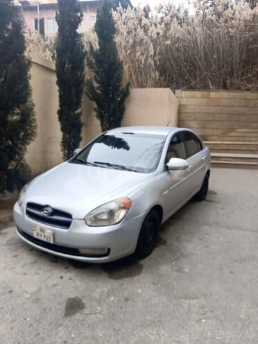 Hyundai Accent-10