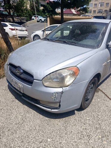 Hyundai Accent-12