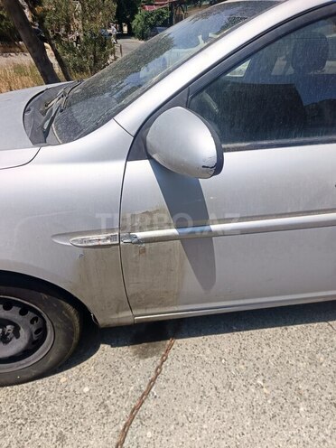 Hyundai Accent-13