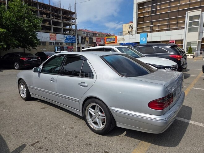 Mercedes E 320-9