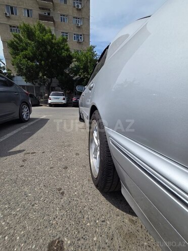 Mercedes E 320-6