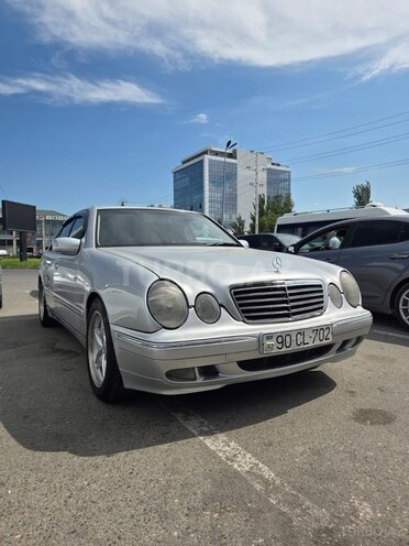 Mercedes E 320-1