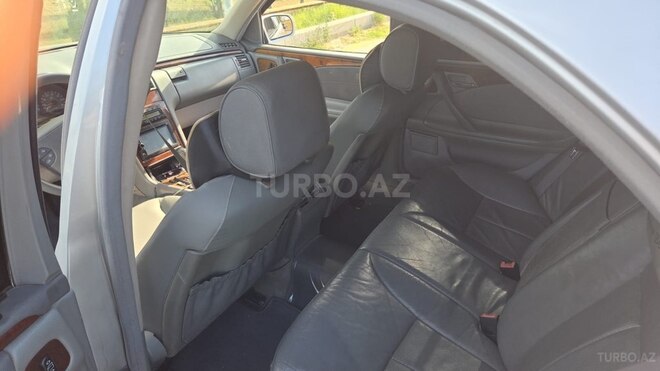 Mercedes E 320-4