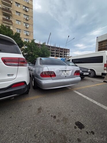 Mercedes E 320-11