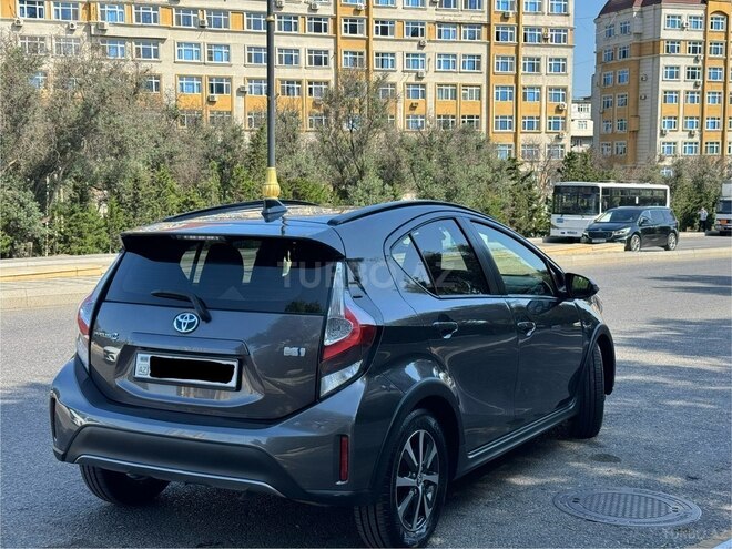 Toyota Prius C-4