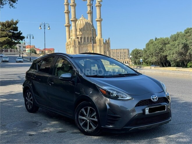 Toyota Prius C-2