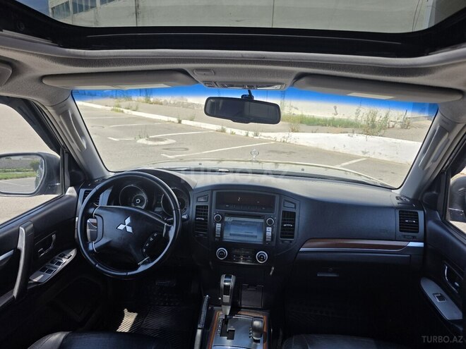 Mitsubishi Pajero-3