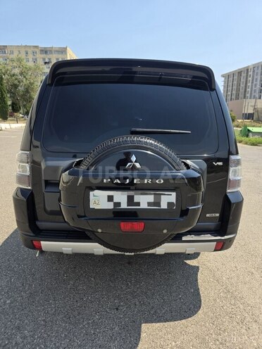 Mitsubishi Pajero-4