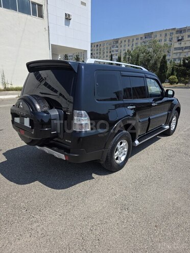Mitsubishi Pajero-6