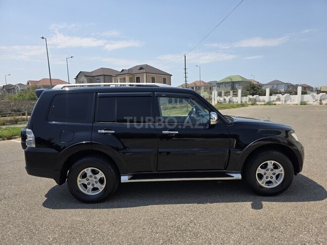 Mitsubishi Pajero-10