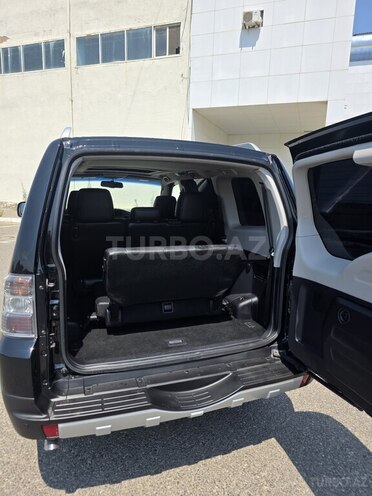 Mitsubishi Pajero-12