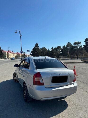 Hyundai Accent-5