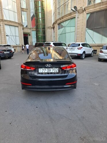 Hyundai Elantra-3
