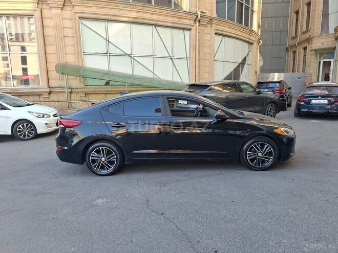 Hyundai Elantra-4