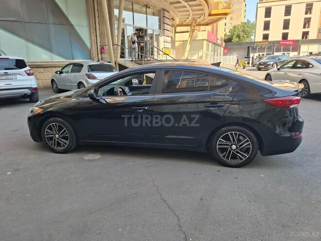 Hyundai Elantra-6