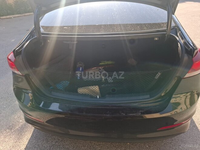 Hyundai Elantra-12