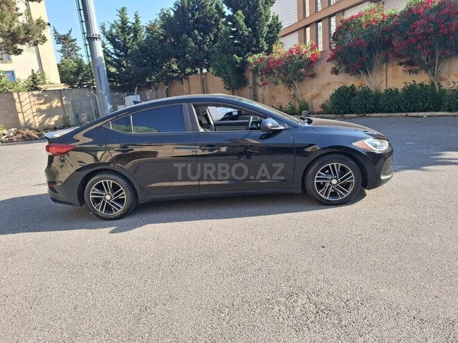 Hyundai Elantra-11