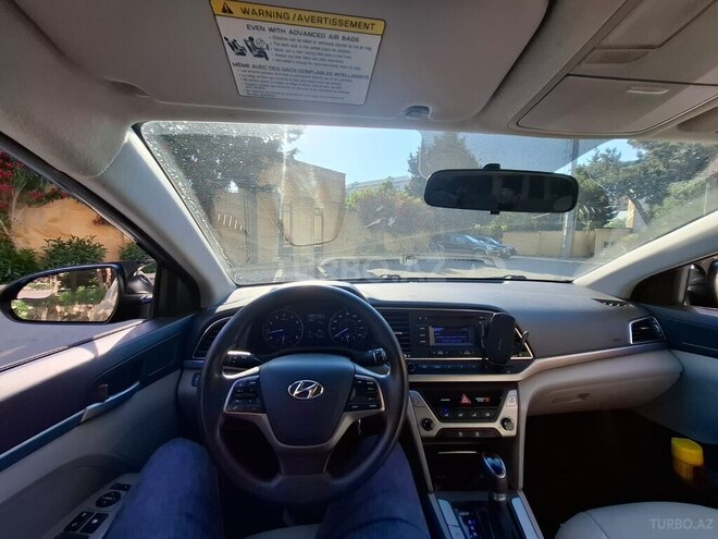 Hyundai Elantra-16