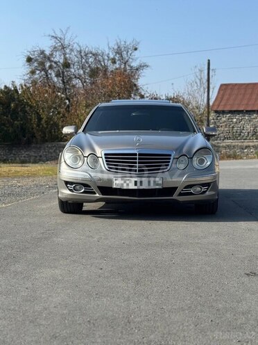 Mercedes E 220-1