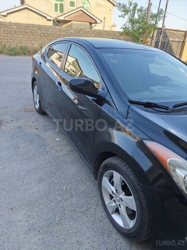 Hyundai Elantra-2