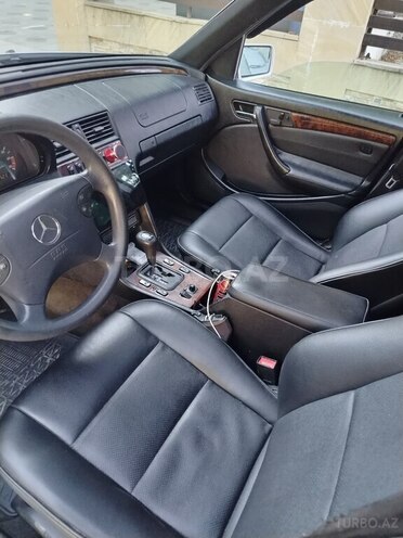 Mercedes C 240-11