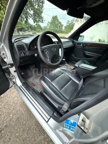 Mercedes C 240-12