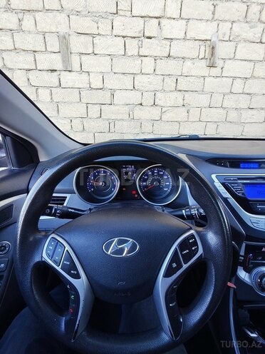 Hyundai Elantra-4