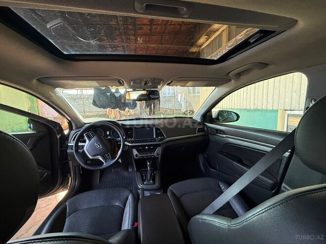 Hyundai Elantra-4