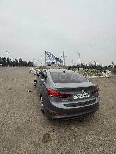 Hyundai Elantra-10