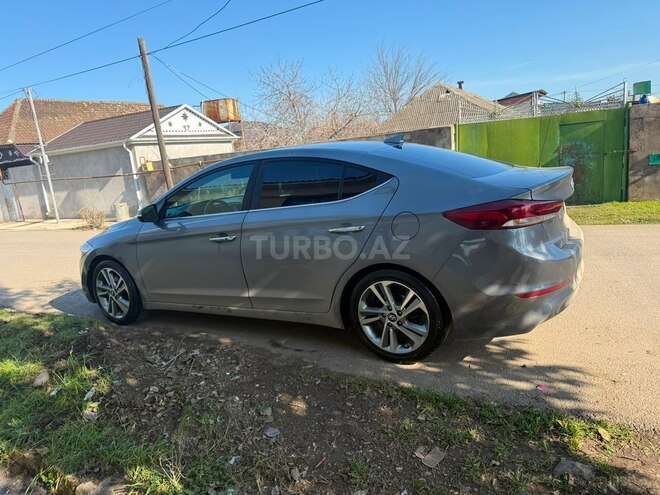 Hyundai Elantra-5