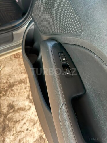 Hyundai Elantra-8