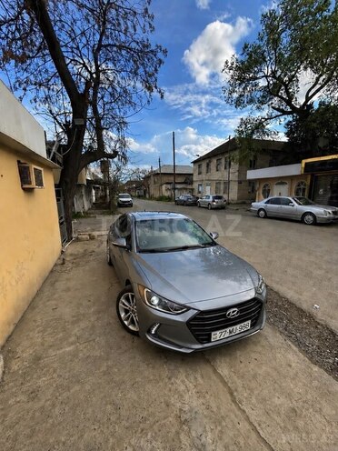 Hyundai Elantra-13