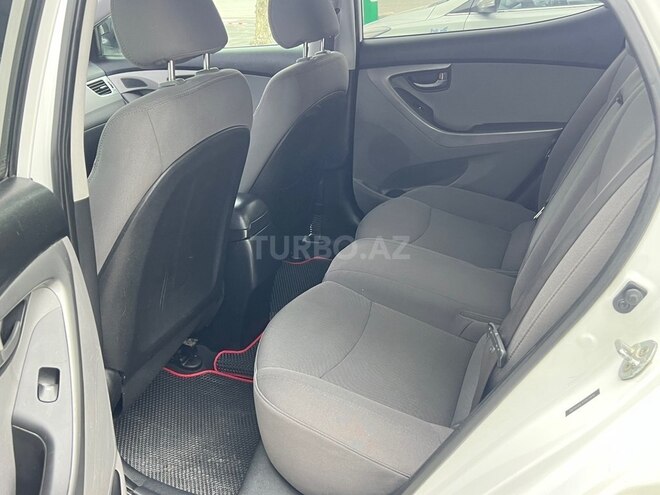Hyundai Elantra-10