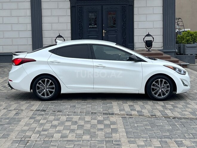 Hyundai Elantra-8