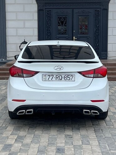 Hyundai Elantra-4