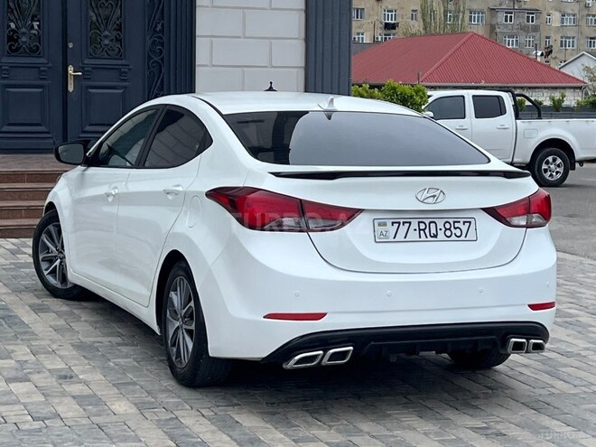 Hyundai Elantra-5
