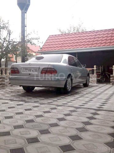 Mercedes E 200-8