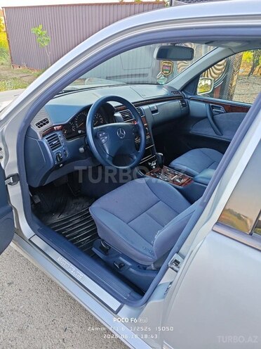 Mercedes E 200-12
