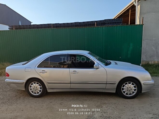 Mercedes E 200-3
