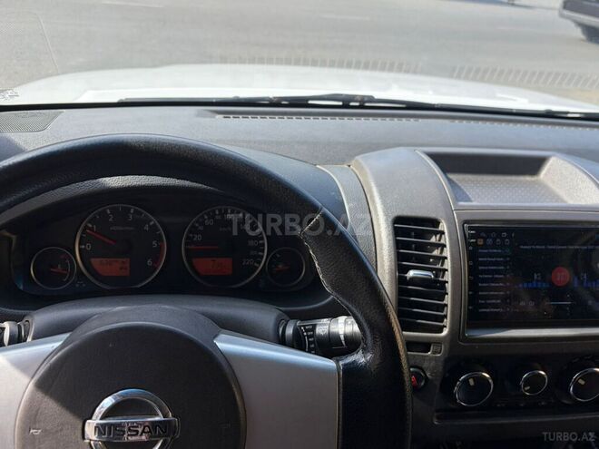 Nissan Navara-5