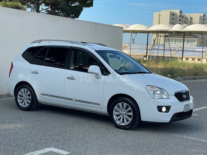 Kia Carens-8