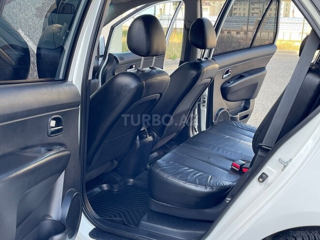 Kia Carens-13